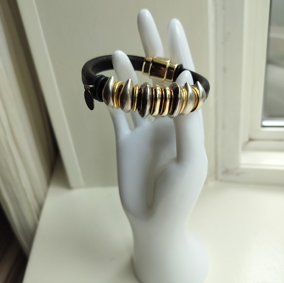 Jewels of the Vineyard Black Leather Magnetic Closure Bracelet Stags Leap - Picture 5 of 10